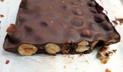 Turrón de chocolate con frutos secos